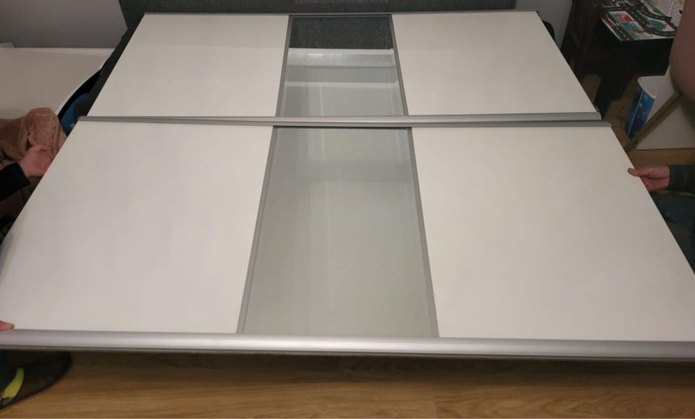 Drzwi do szafy przesuwnej