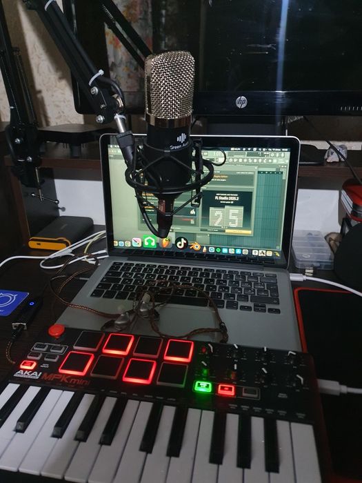 Студийный набор для стриминга и музыки: Akai MPK Mini + V8 II + Микроф