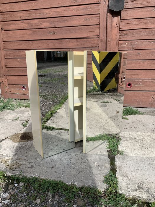 Lustro łazienkowe białe z pułkami używane