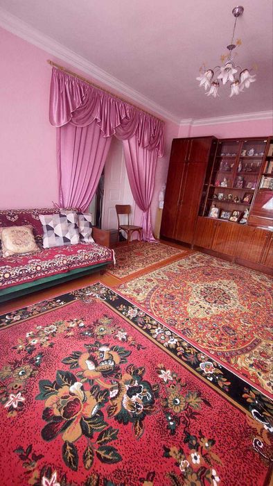 Продається гарний доглянутий будинок в с.Конюшки