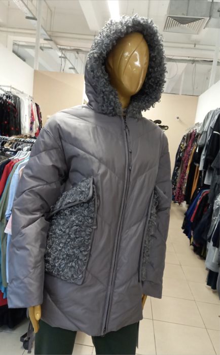 Курточка зимова, тепла та зручна