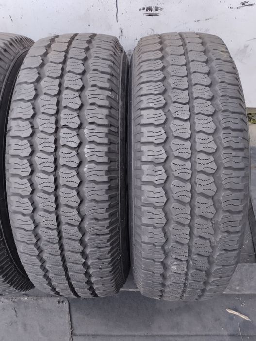 Продам шини 225/70R15C