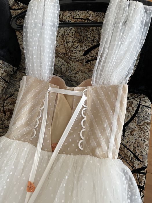 Весільна сукня з корсетом