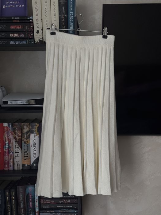 Вʼязана плісирована міді-спідниця молочного кольору