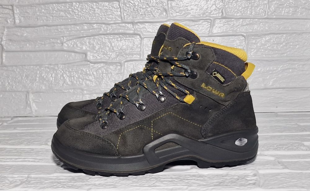 Водостійкі черевики Lowa Gore-Tex (37 розмір)