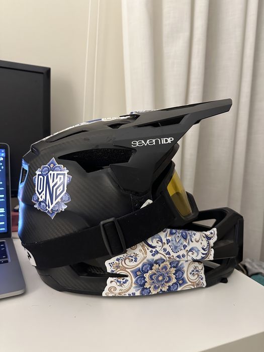 Capacete Seven idp project 23 carbon