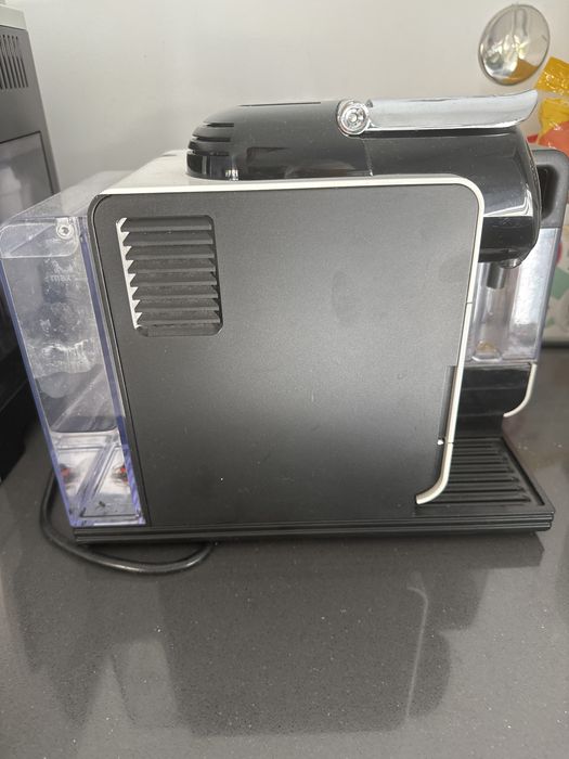 Maquina de cafe capsulas Nespresso Delongui