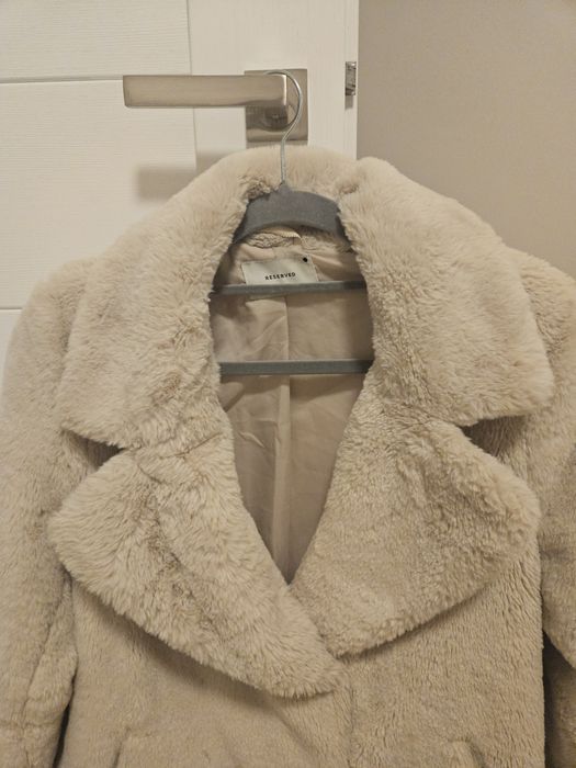 Beżowy płaszczyk teddy Reserved M futerko