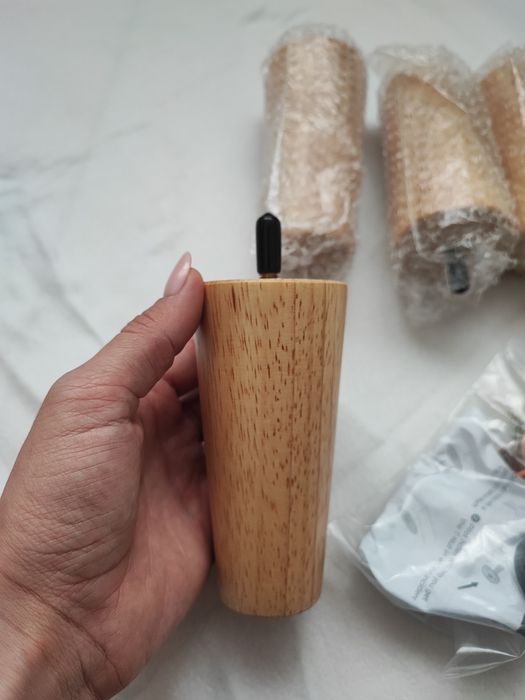 Zestaw 4 nowych drewnopodobnych nóżek