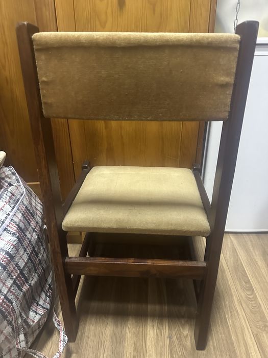 Cadeiras de madeira macica como novas