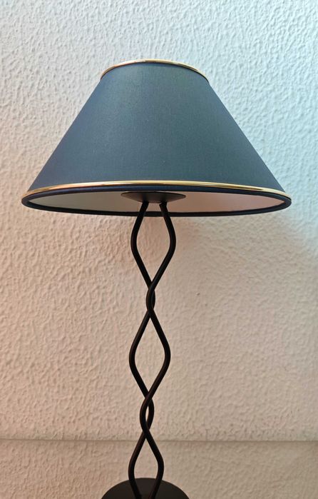 Par de Abat-jours Cónicos Azul-Escuro / Marinho com Friso Dourado (Diâmetro 25cm)