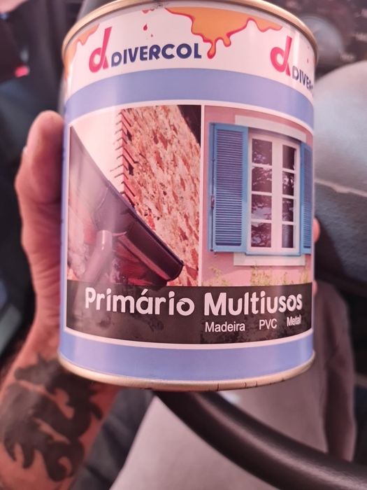 Vendo primario e tinta cor branco