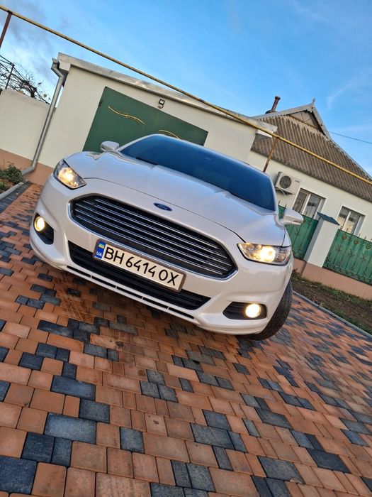 Ford fusion 2013 год.