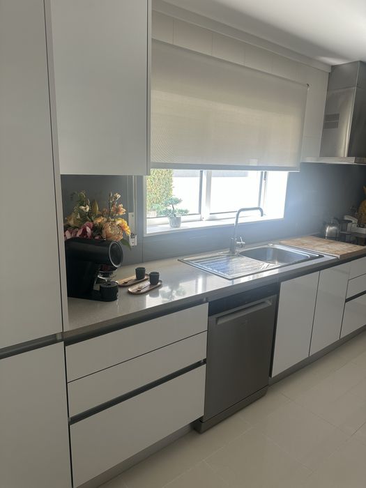 Cozinha branca lacada com eletrodomesticos - pronto a entregar e com entregas grátis