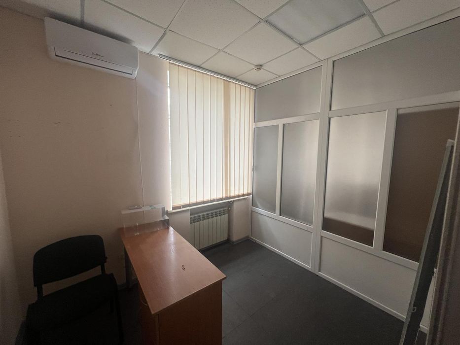 Продаж фасадного офісу 130 м² — вул. В. Лобановського (р-н Металургів)