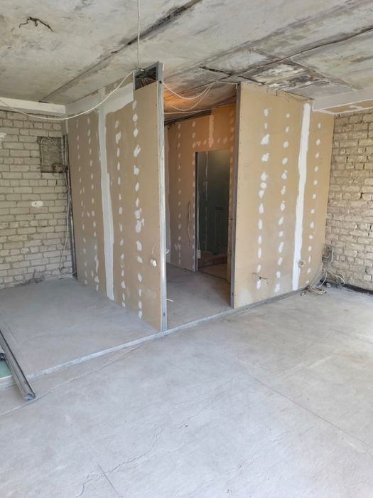 Продаж  1к.Калинова Косіора Правда