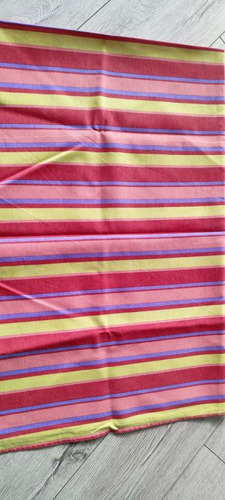 Obrus o wymiarach 105x150 cm