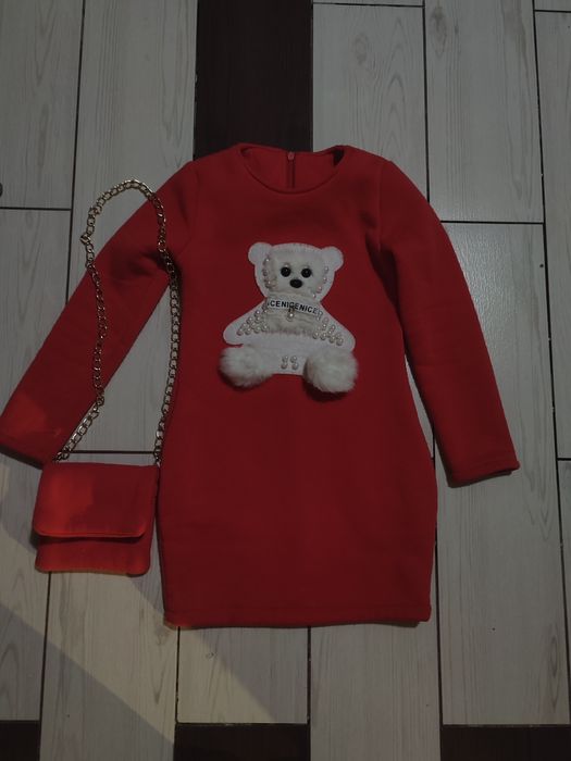 червона тунічка/кофта на дівчинку