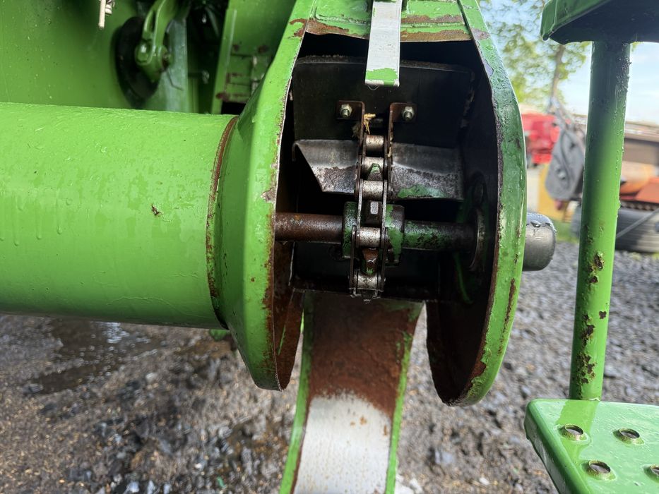 Комбайн зернозбиральний John Deere 1055