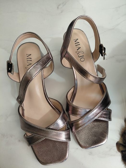 Sandalias novas MIA&JO