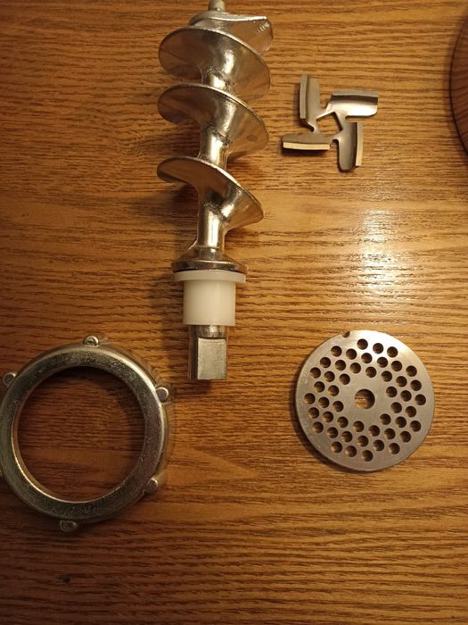 Мясорубка универсальная, изготовлено в Гамбурге.