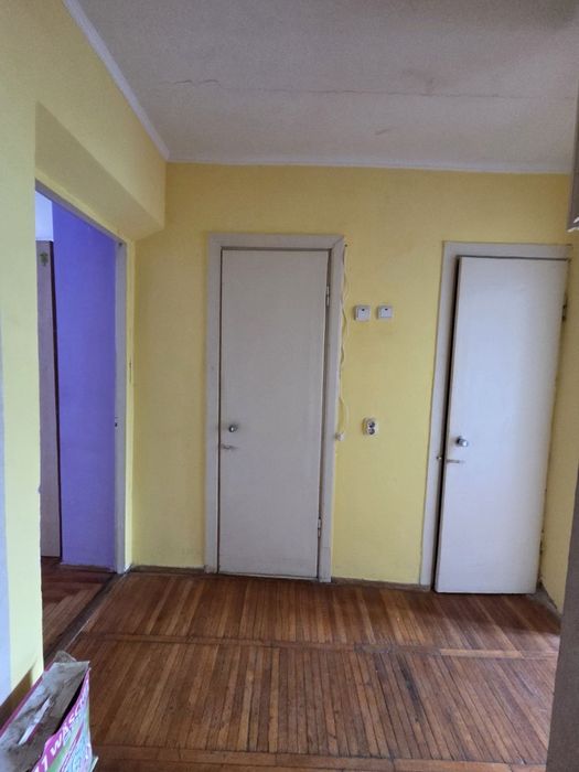 Терміновий продаж трикімнатної квартири.
