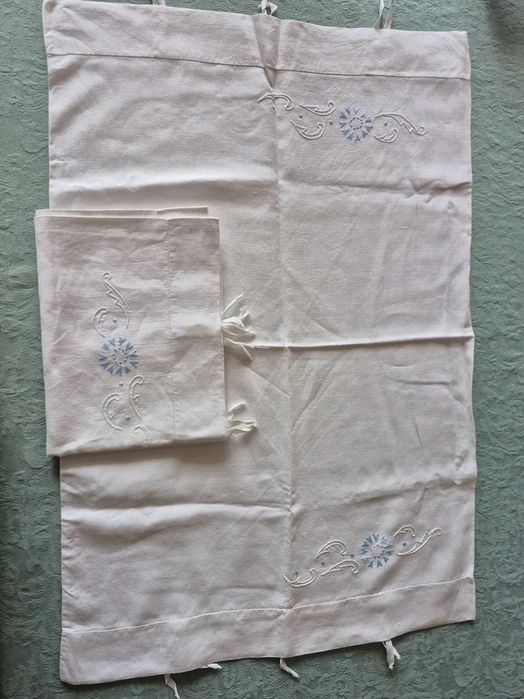 Fronhas vintage em linho e bordado manual