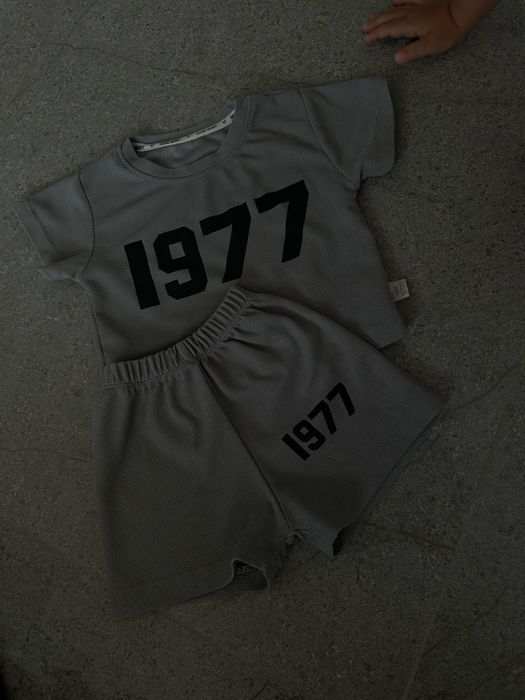 Костюм сірий 1977