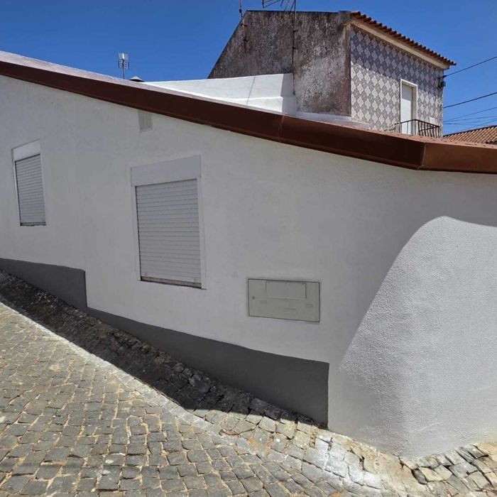 VENDA OU PERMUTA de moradia T2 Remodelada em Charneca – Venda do Pinheiro