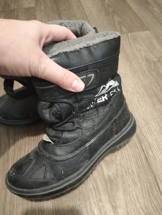 Подарую черевики зимові 32