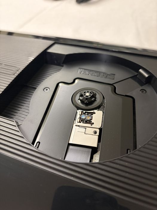 PS3 Super Slim 500GB com comando e jogos