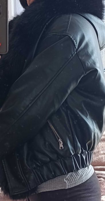 Kurtka futerko damska, czarna z kapturem, eko skóra r. S