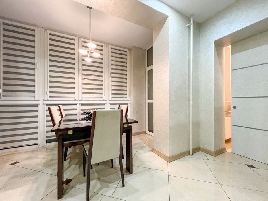 !БЕЗ КОМІСІЇ 3-кімнатна квартира з терасами у ближньому  центрі Львова