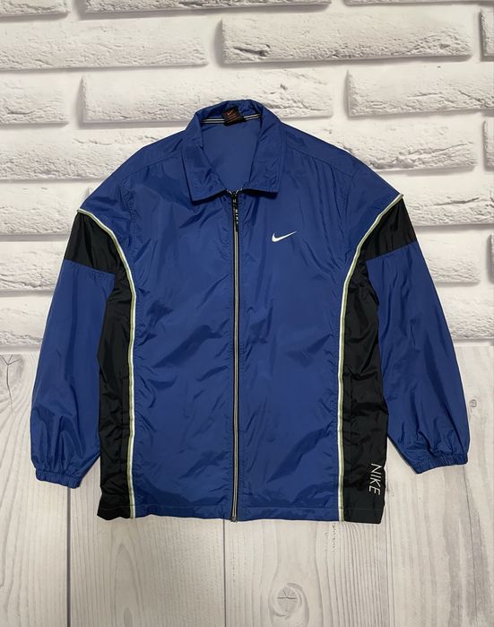 Вітровка Nike.