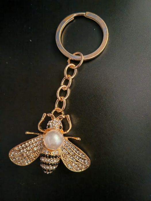 Elegancki breloczek z cyrkoniami