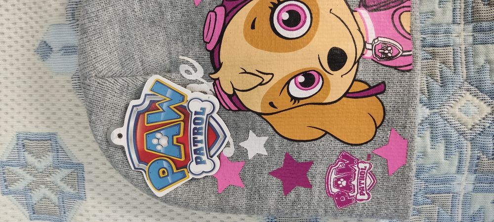 2 gorros +luvas da SKYE c etiquetas