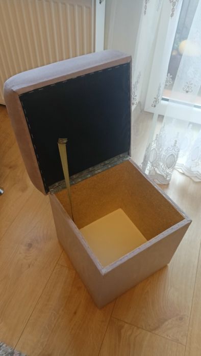 Pufa, otwierana, jak nowa.