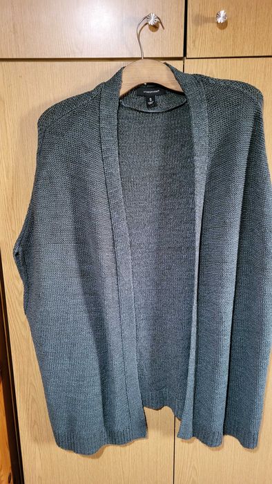 Bardzo wygodna i przyjemna w dotyku kamizelka bez rękawów