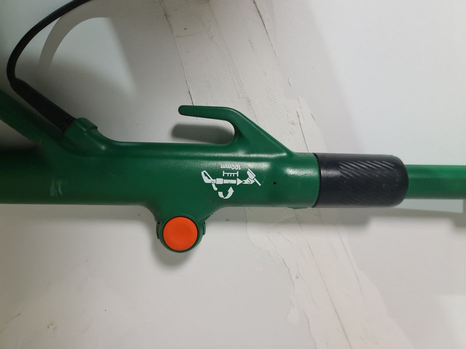 Aparador de relva Black&Decker GL670 330W