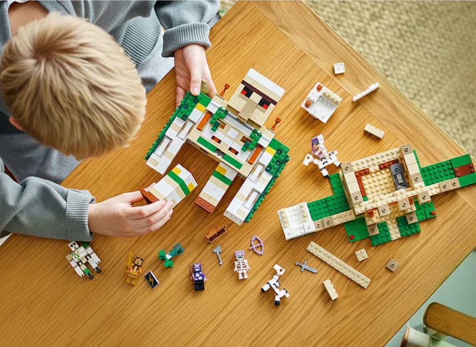 Лего Майнкрафт Крепость Железный Голем, 998 деталей. Minecraft