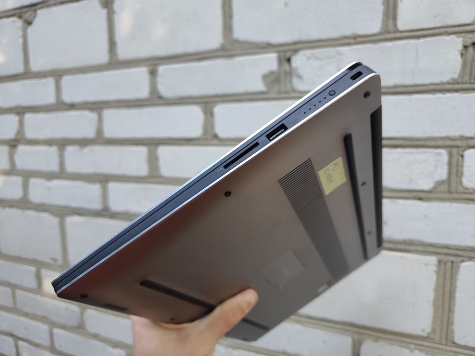 Ігровий ноутбук DELL (i7 7820HQ/16/256/M1200 4gb)