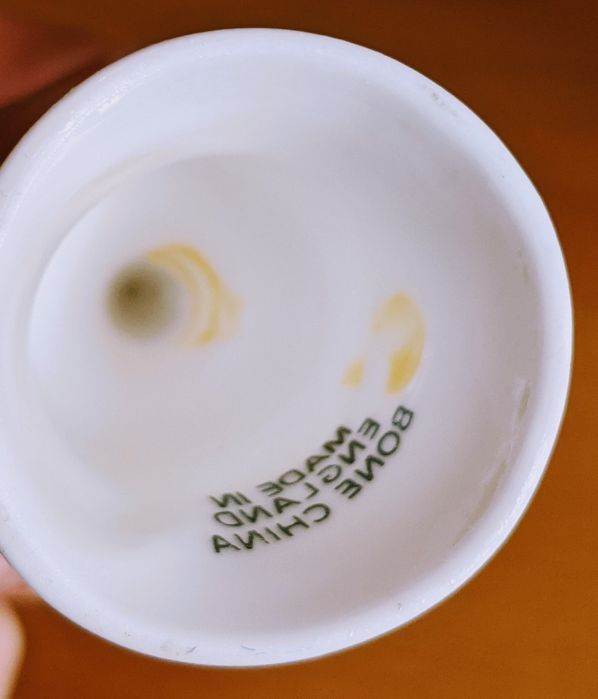 Dzwoneczek z porcelany kostnej