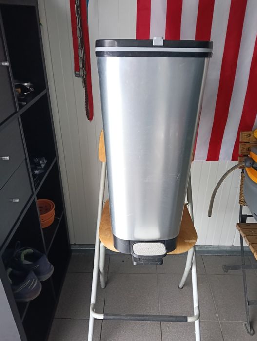 Sprzedam kosz na śmieci