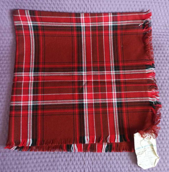Bawełniana chustka w kratkę.