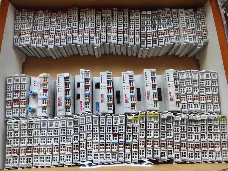 Модулі та контролери Beckhoff