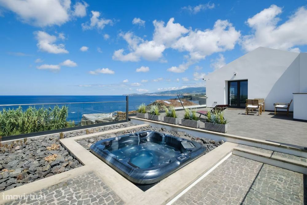 Refúgio de Luxo e Investimento de Alta Performance em São Miguel