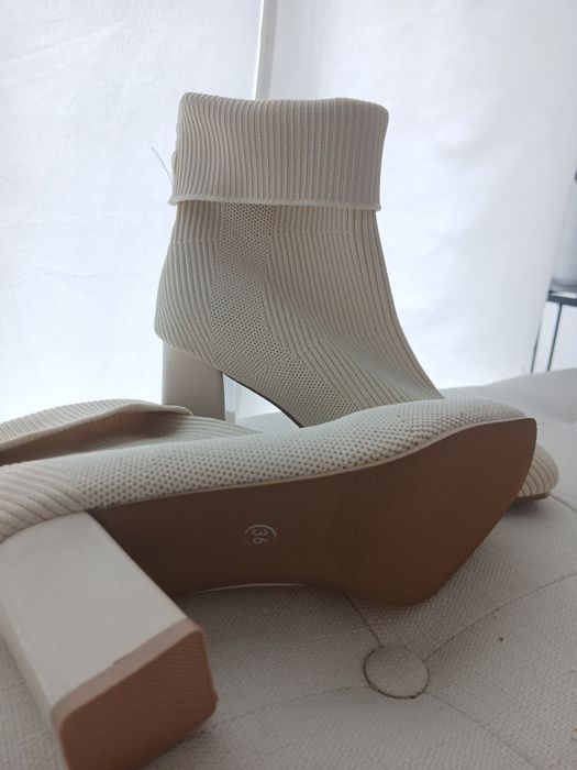 Botas bege em tecido