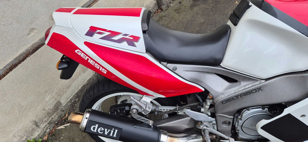 Yamaha fzr1000