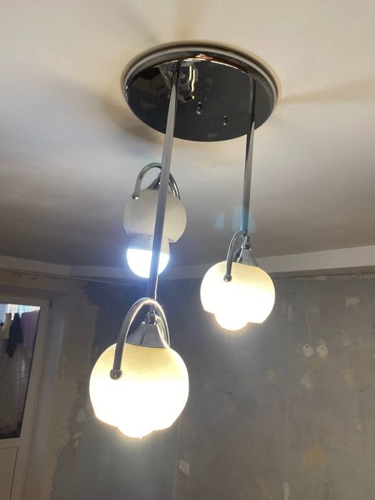 Продам люстру в дуже гарному стані