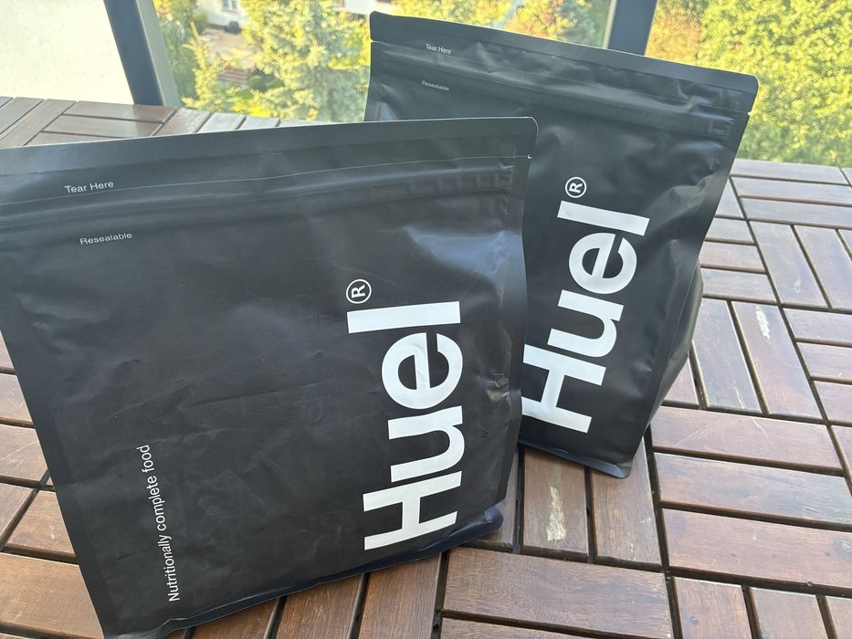 Huel black waniliowy i truskawki ze śmietanką